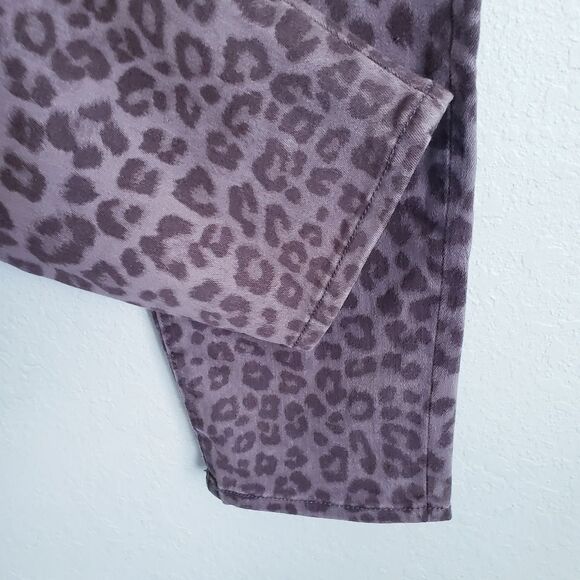 Good American Good Legs High Rise Jeans in Gray Leopard‎ - Picture 4 of 9